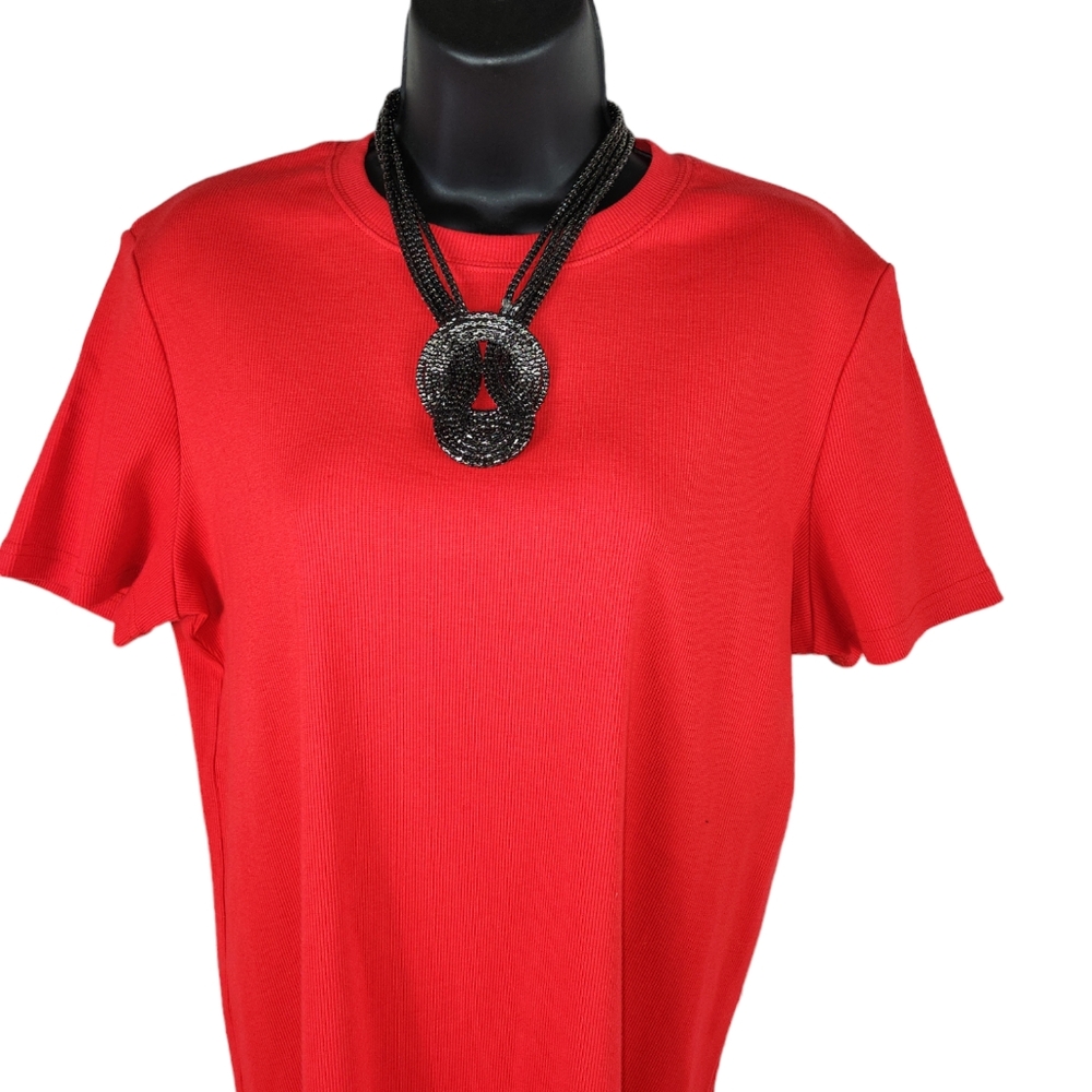 NWT, Diane Gilman, Women's Red pullover Tee. Round neck, short sleeves, Sz L
